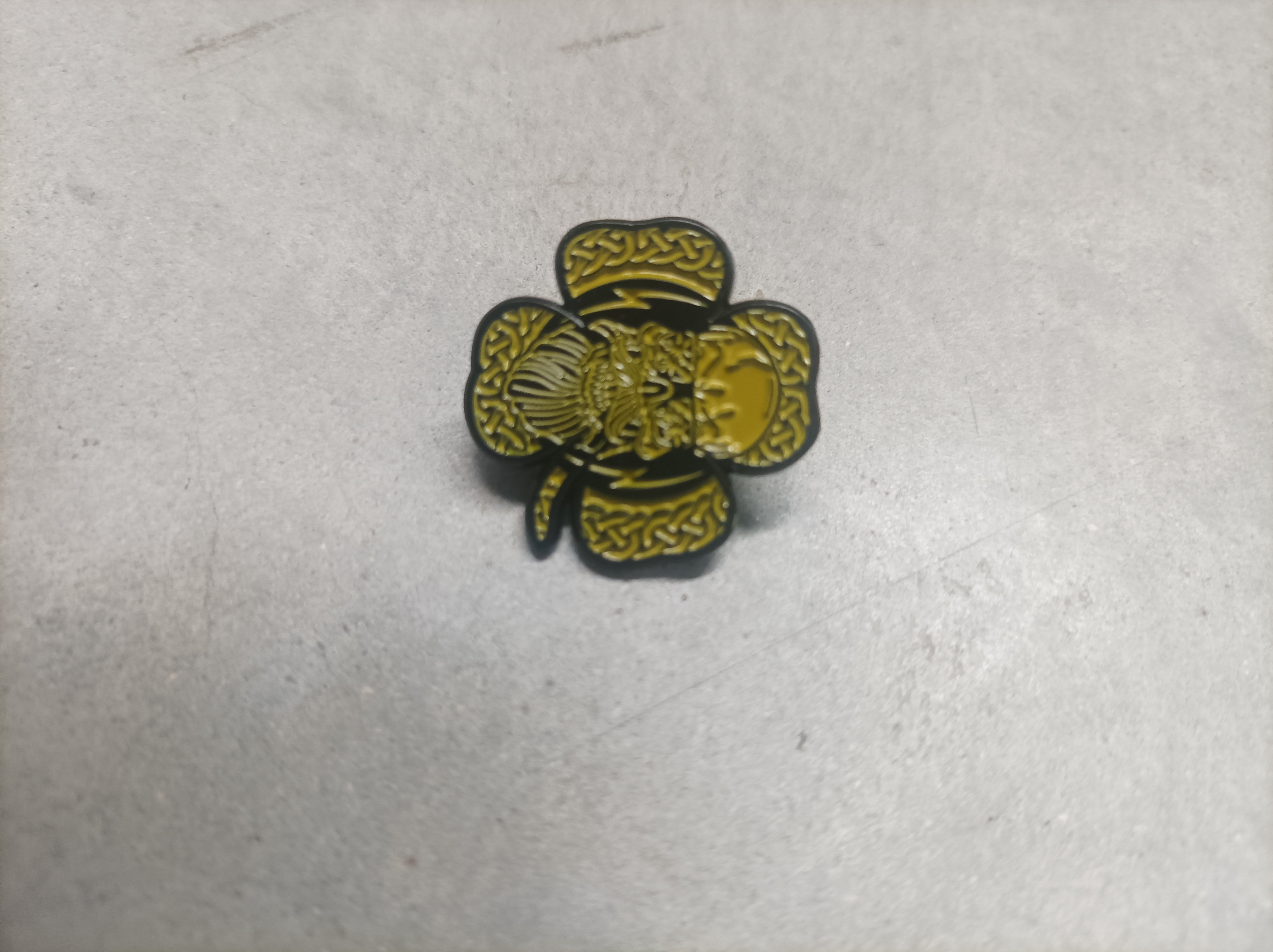 BV305 Shamrock Pin